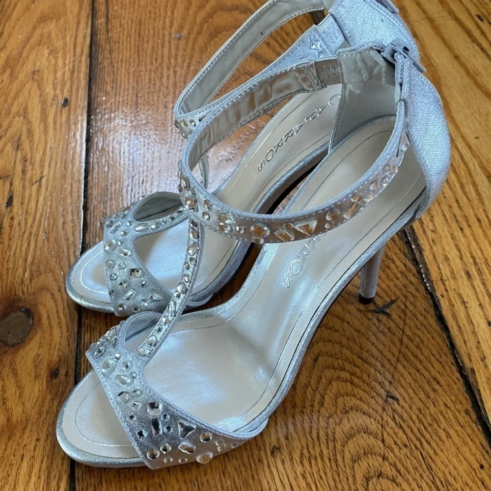 Caparros Size 8 Silver Rhinestone Shoes Never Worn